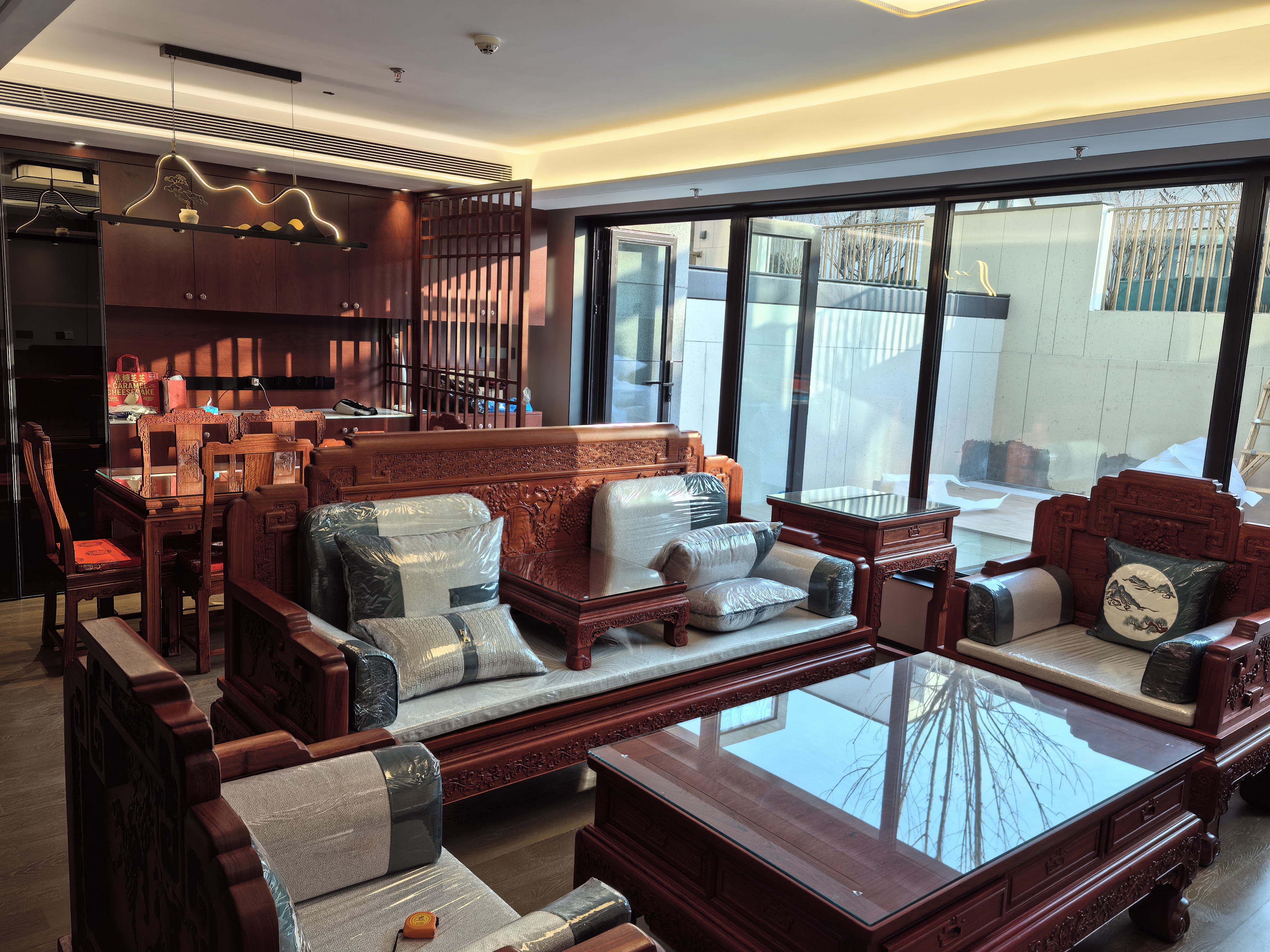江左风华沙发+方胜长餐台.jpg